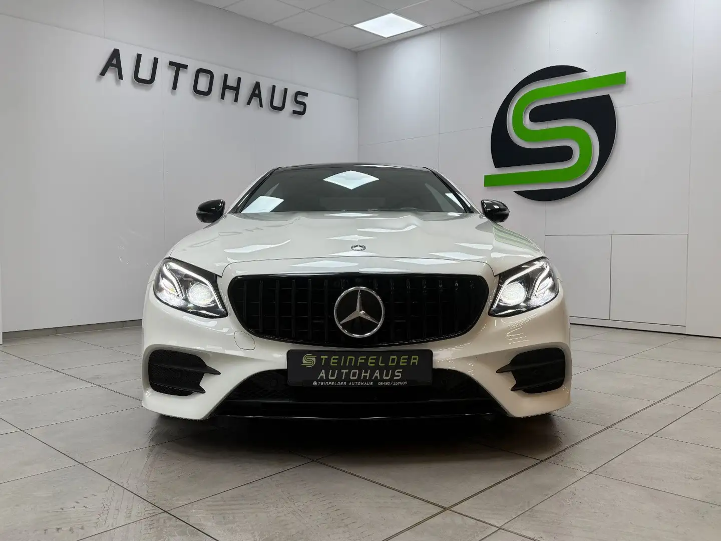 Mercedes-Benz E 450 4Matic AMG LINE PANO / 360°KAM /BURMESTER Weiß - 2