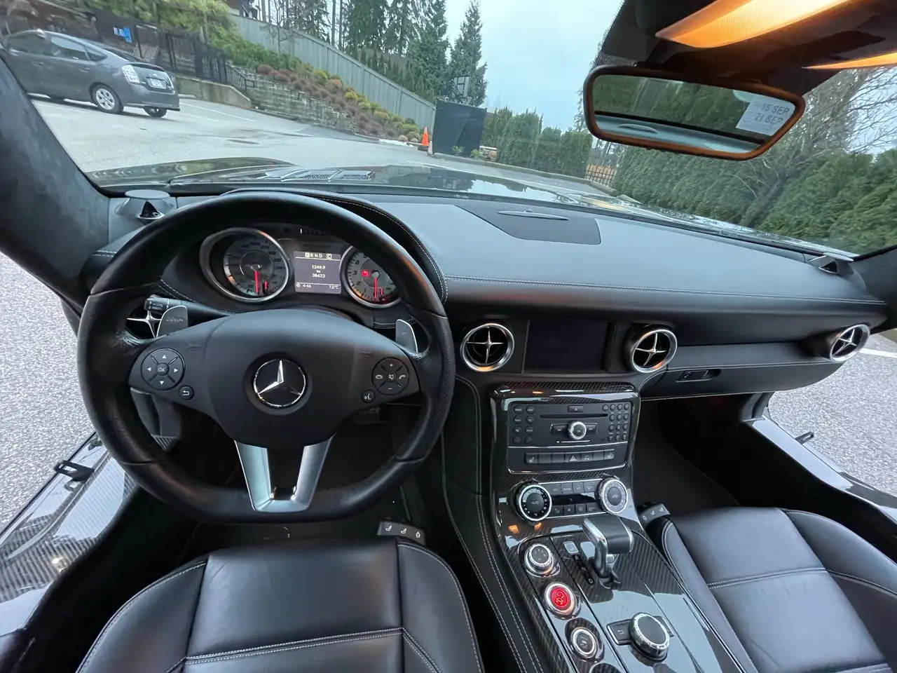 Mercedes-Benz SLS снимка Mercedes-Benz SLS