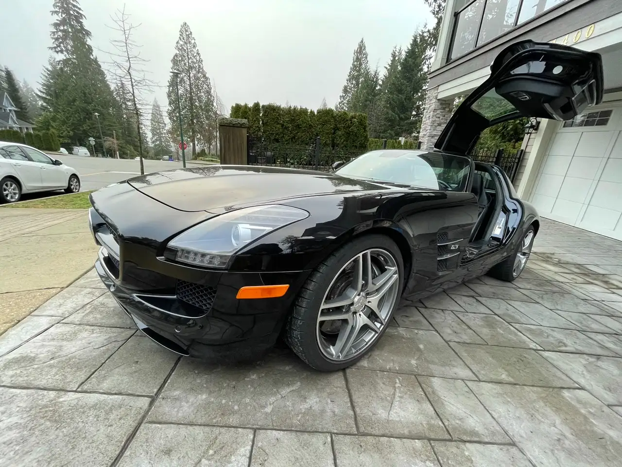 Mercedes-Benz SLS снимка Mercedes-Benz SLS
