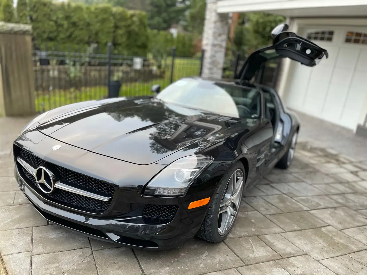 Mercedes-Benz SLS снимка Mercedes-Benz SLS