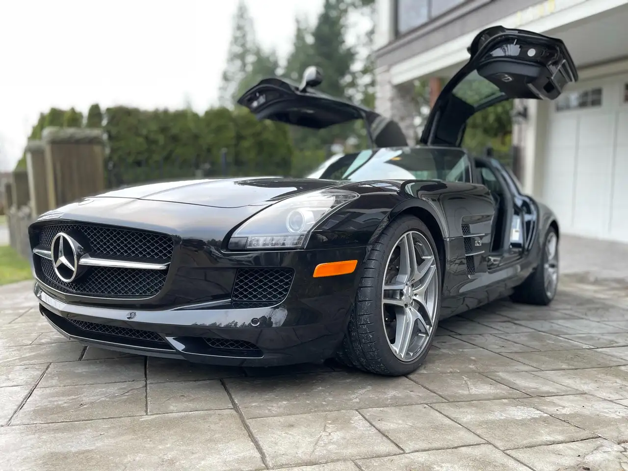 Mercedes-Benz SLS снимка Mercedes-Benz SLS