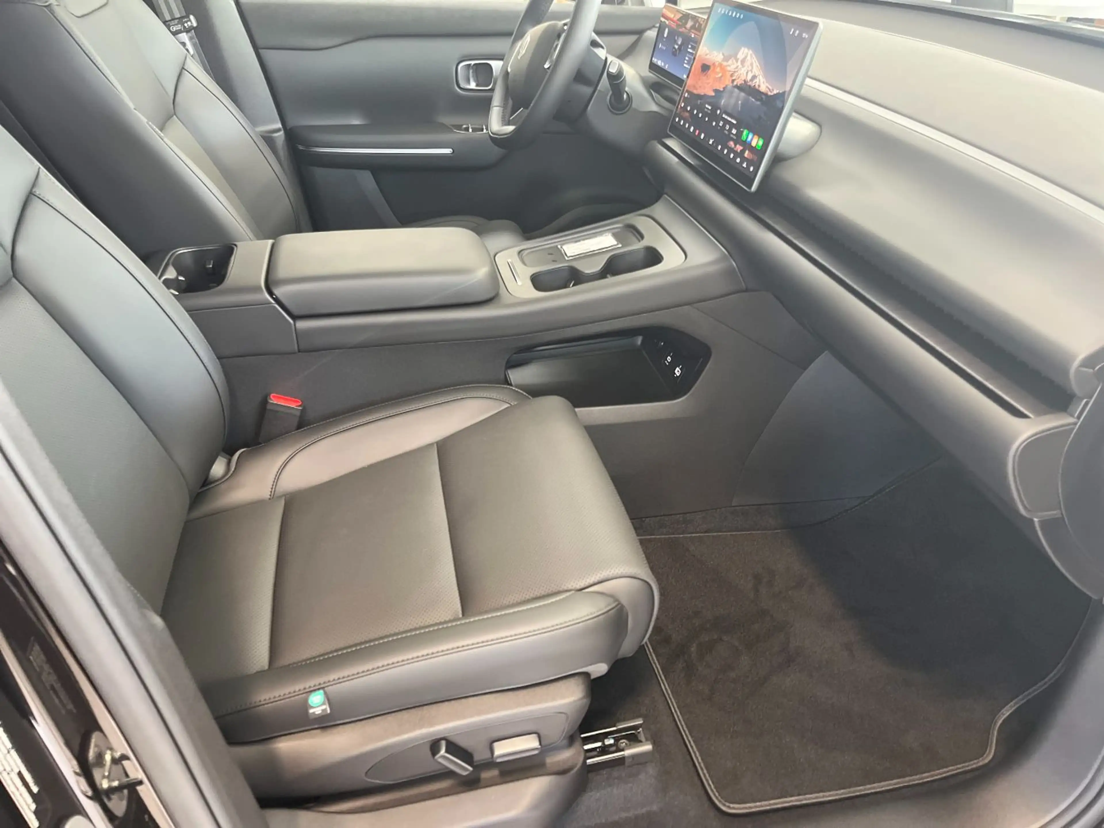 Leapmotor C10 1.5 28 W REEV !> 970KM REICHWEITE! — photo 8