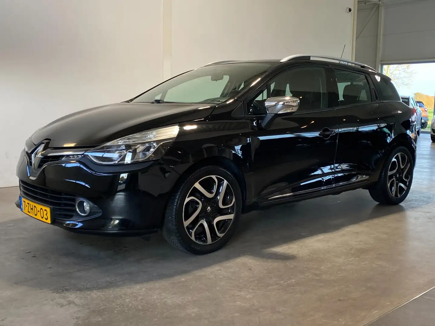 Renault Clio Estate 0.9 TCe Navi Cruise Trekh. NL-auto Zwart - 1