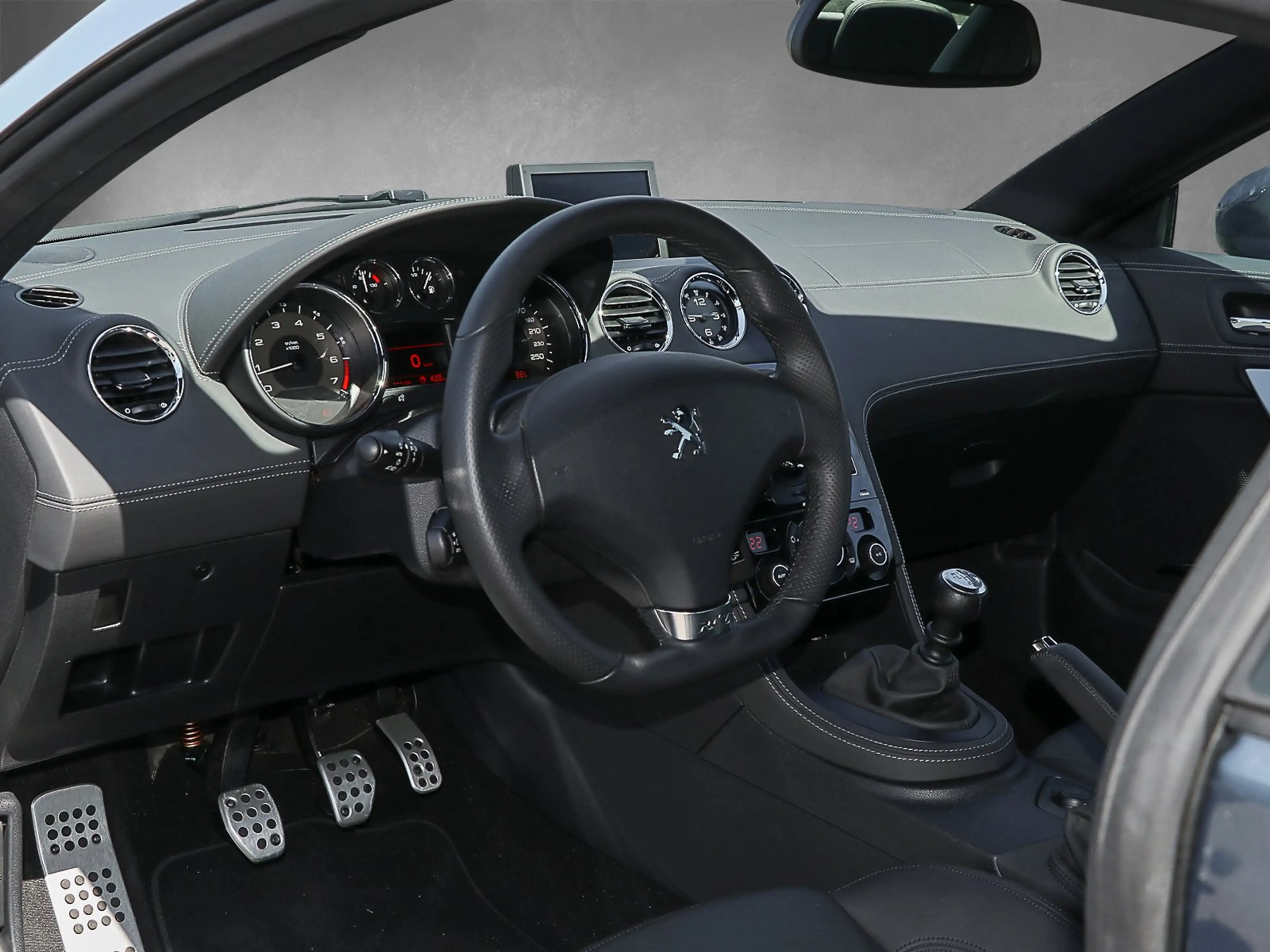 Peugeot RCZ 1.6 200 THP Leder/Navi/PDC/SHZ/2xKlima/Xenon — photo 6