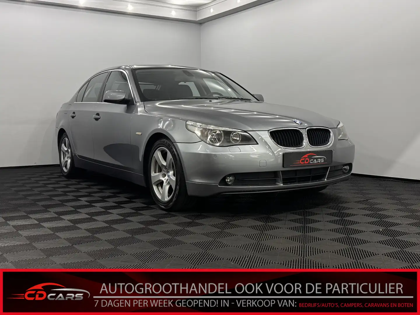 BMW 520 5-serie 520i Executive Clima, Navi, Parkeersensore Grijs - 1