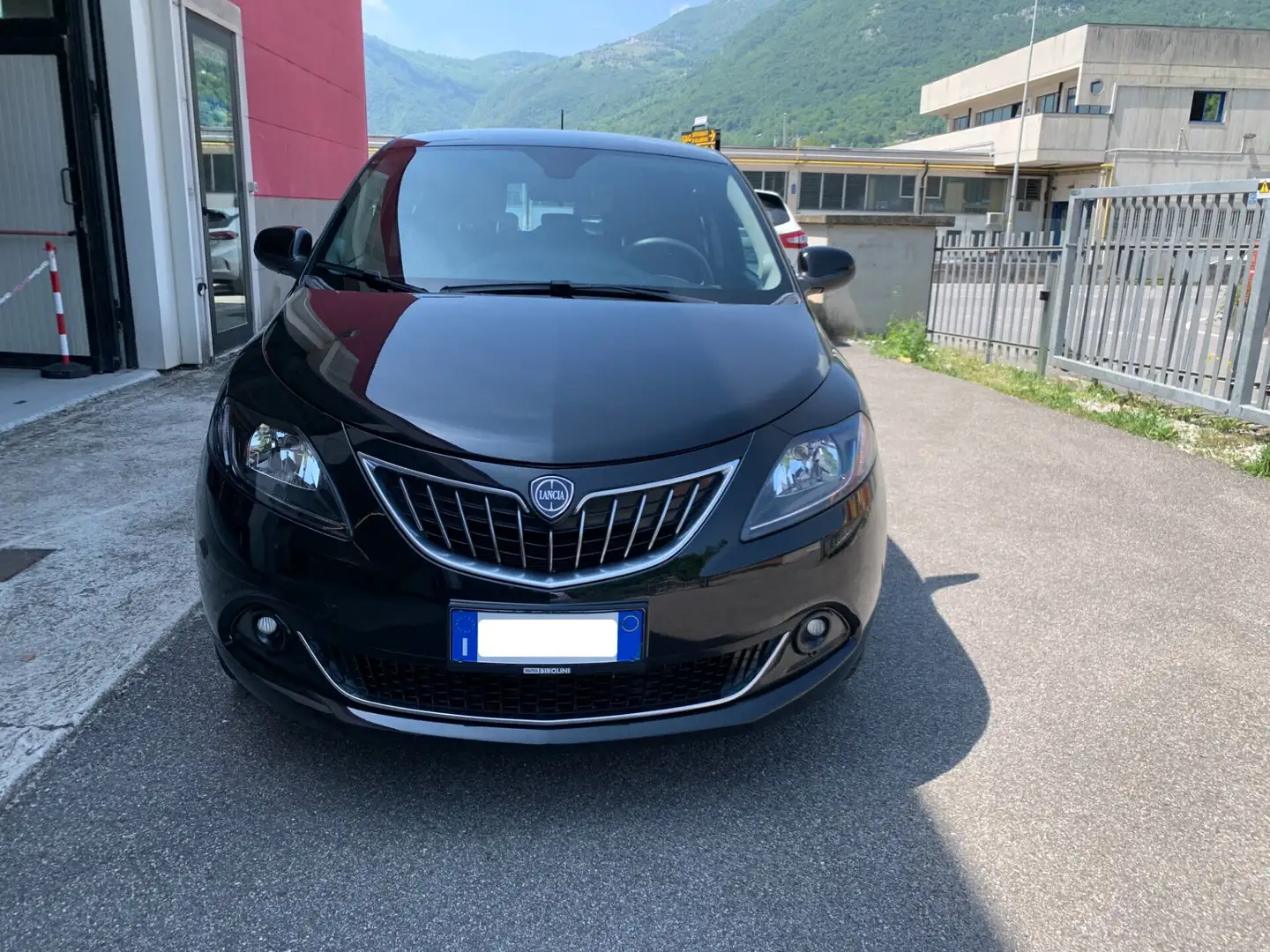 Lancia Ypsilon 1.0 FireFly 5 porte S&S Hybrid Gold Negro - 2