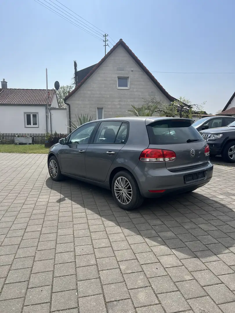 Volkswagen Golf Trendline Gris - 2