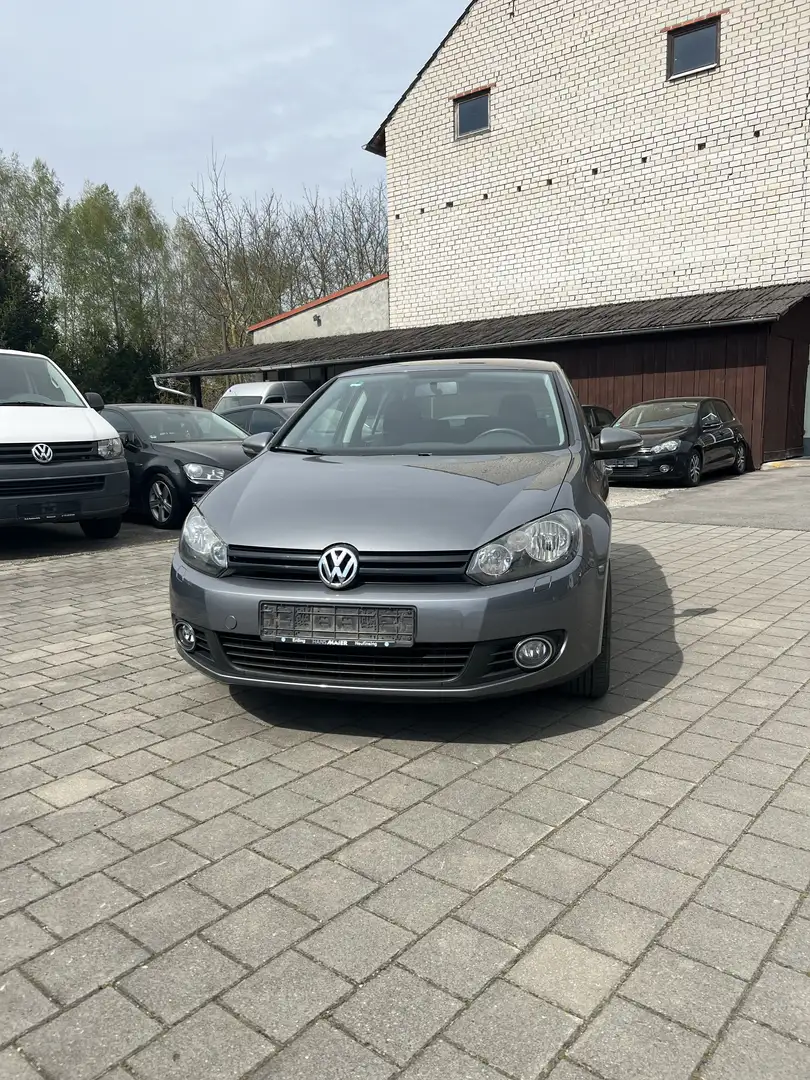 Volkswagen Golf Trendline Gris - 1