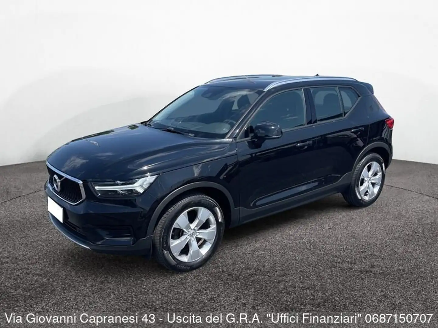 Volvo XC40 D3 Momentum Schwarz - 1