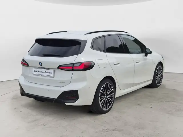 BMW 2 Series view 4
