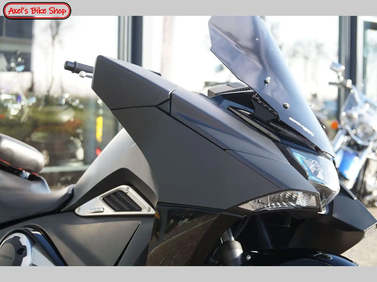 Honda NM4 Vultus Nero - 2