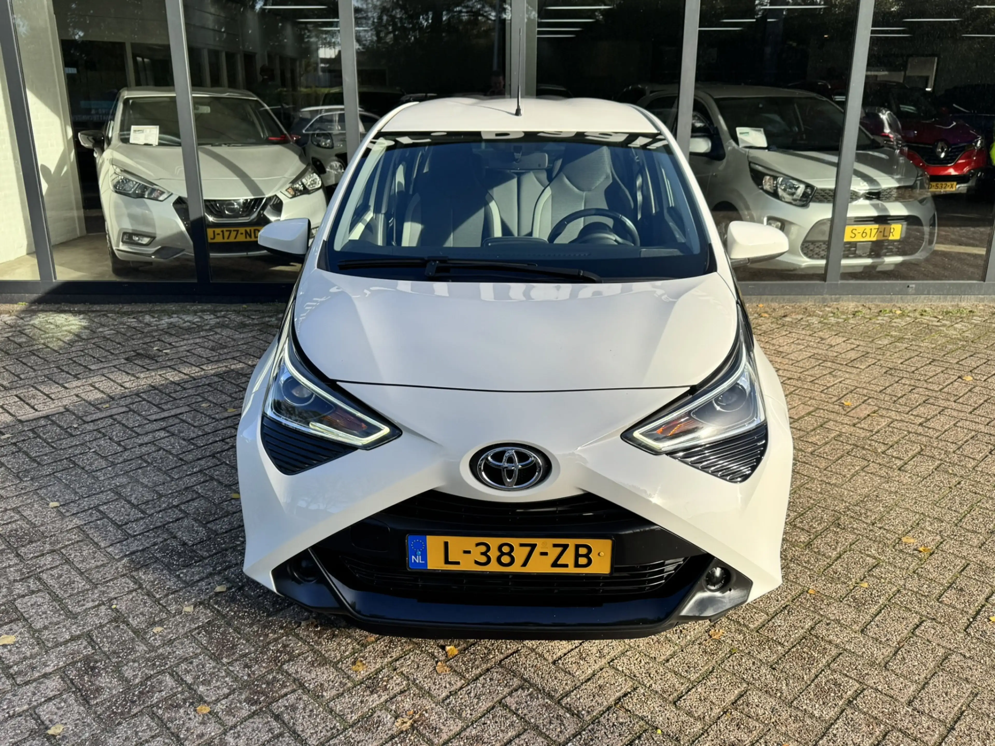 Toyota Aygo 1.0 VVT-i x-play*Airco*Carplay*Camera* — photo 3