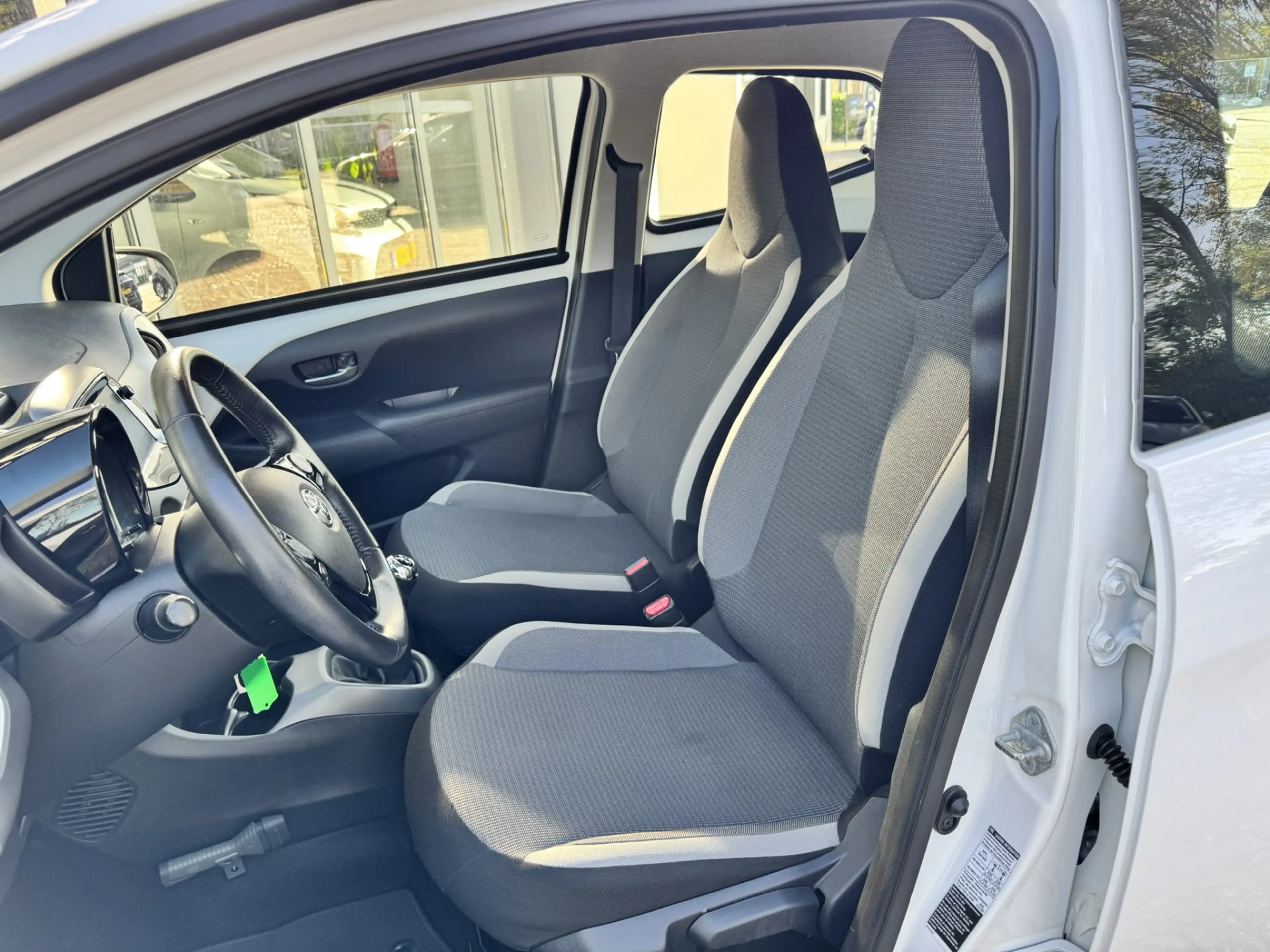 Toyota Aygo 1.0 VVT-i x-play*Airco*Carplay*Camera* — photo 6