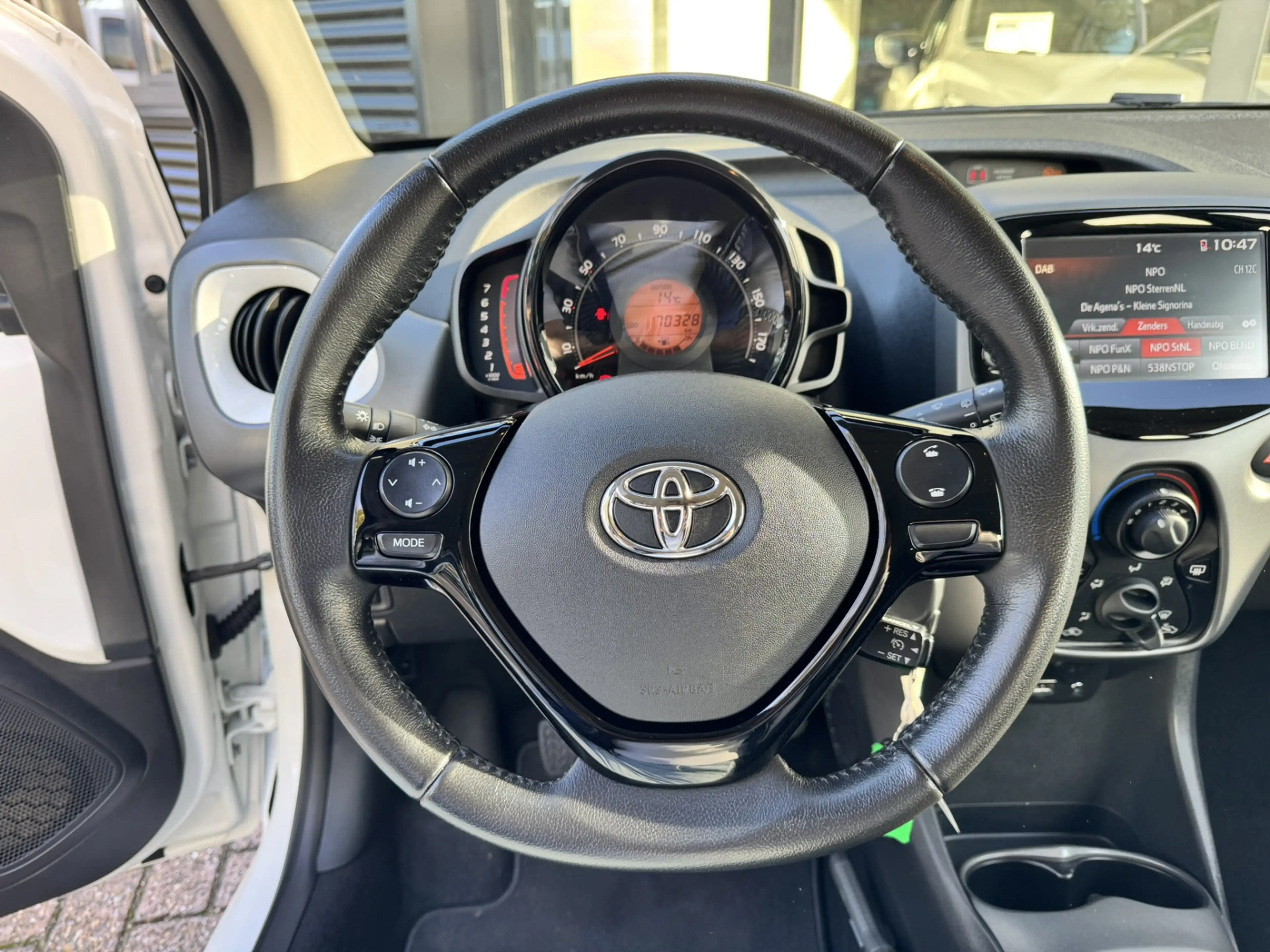 Toyota Aygo 1.0 VVT-i x-play*Airco*Carplay*Camera* — photo 16