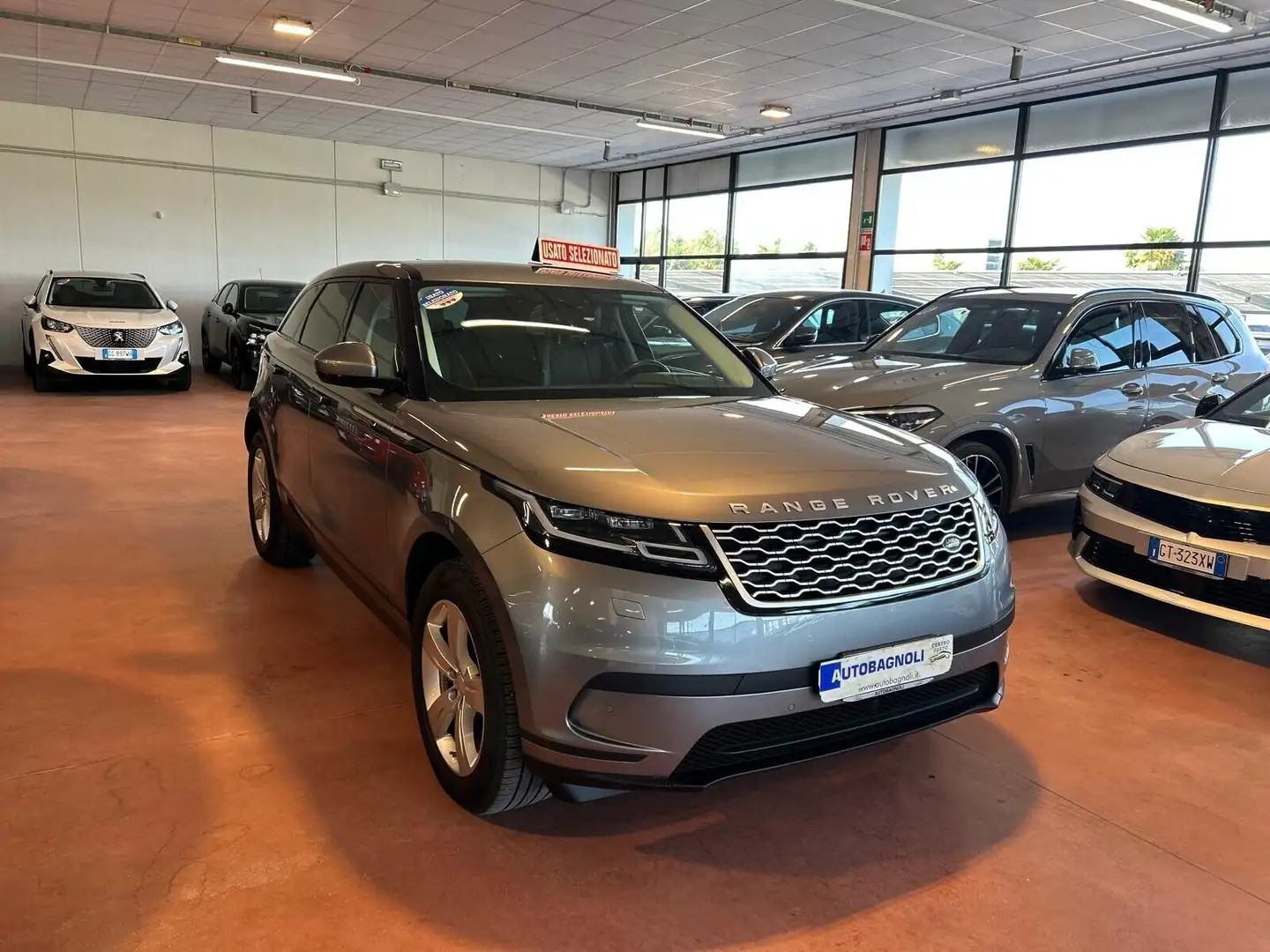 Land Rover Range Rover Velar S 2.0D I4 180 CV Aut. Grigio - 2