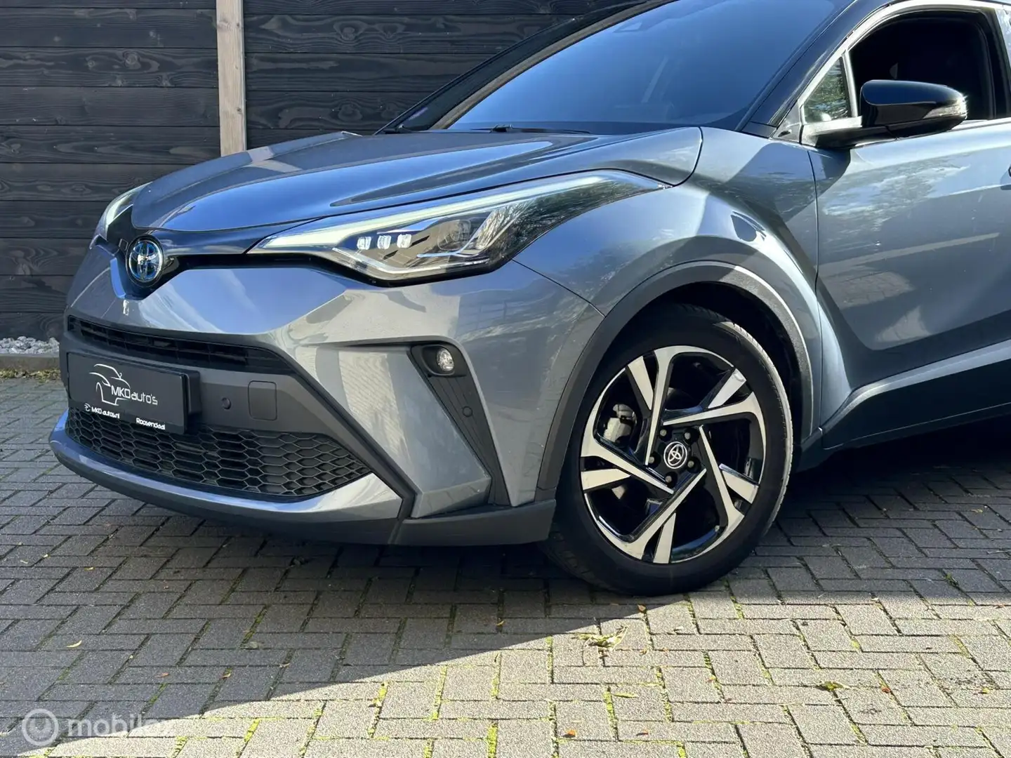 Toyota C-HR 1.8 Hybrid Dynamic FM nav / Clima / Stoelverw. / 1 Gris - 2
