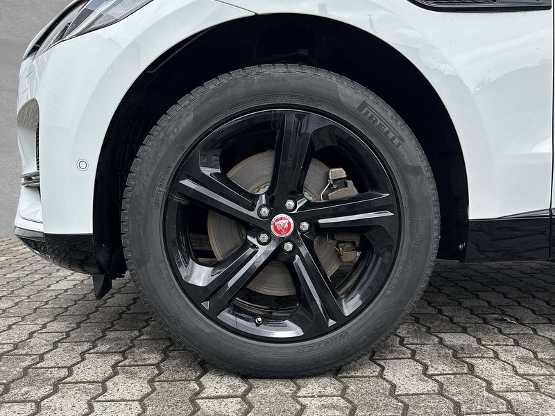 Jaguar F-Pace Plug-in-Hybrid P400e AWD S — photo 9