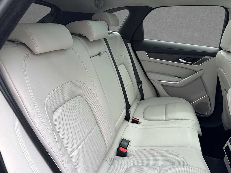 Jaguar F-Pace Plug-in-Hybrid P400e AWD S — photo 5