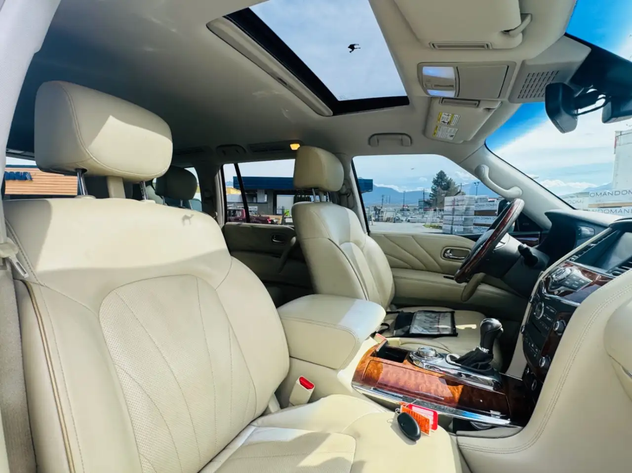 Infiniti QX80 снимка Infiniti QX80