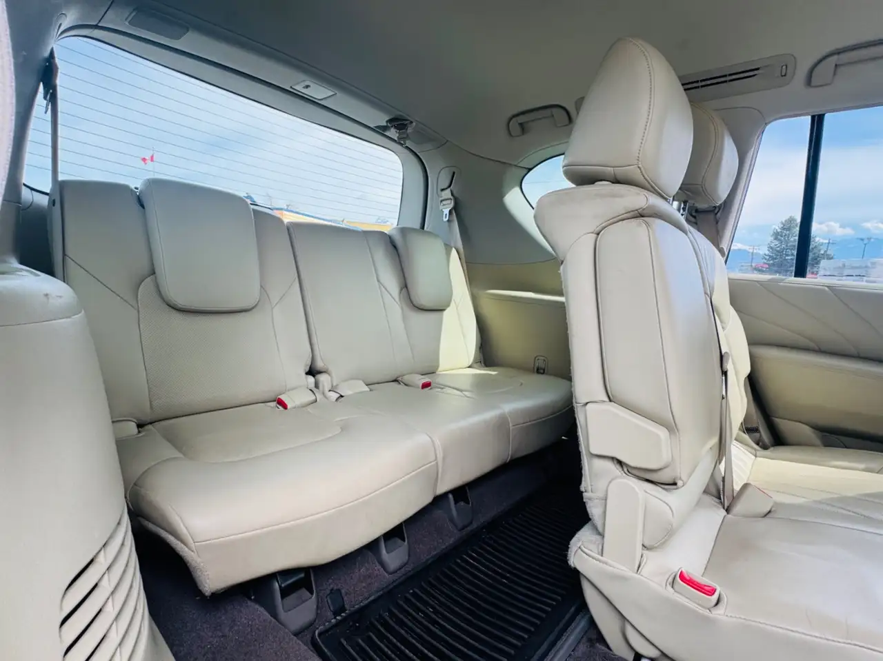 Infiniti QX80 снимка Infiniti QX80