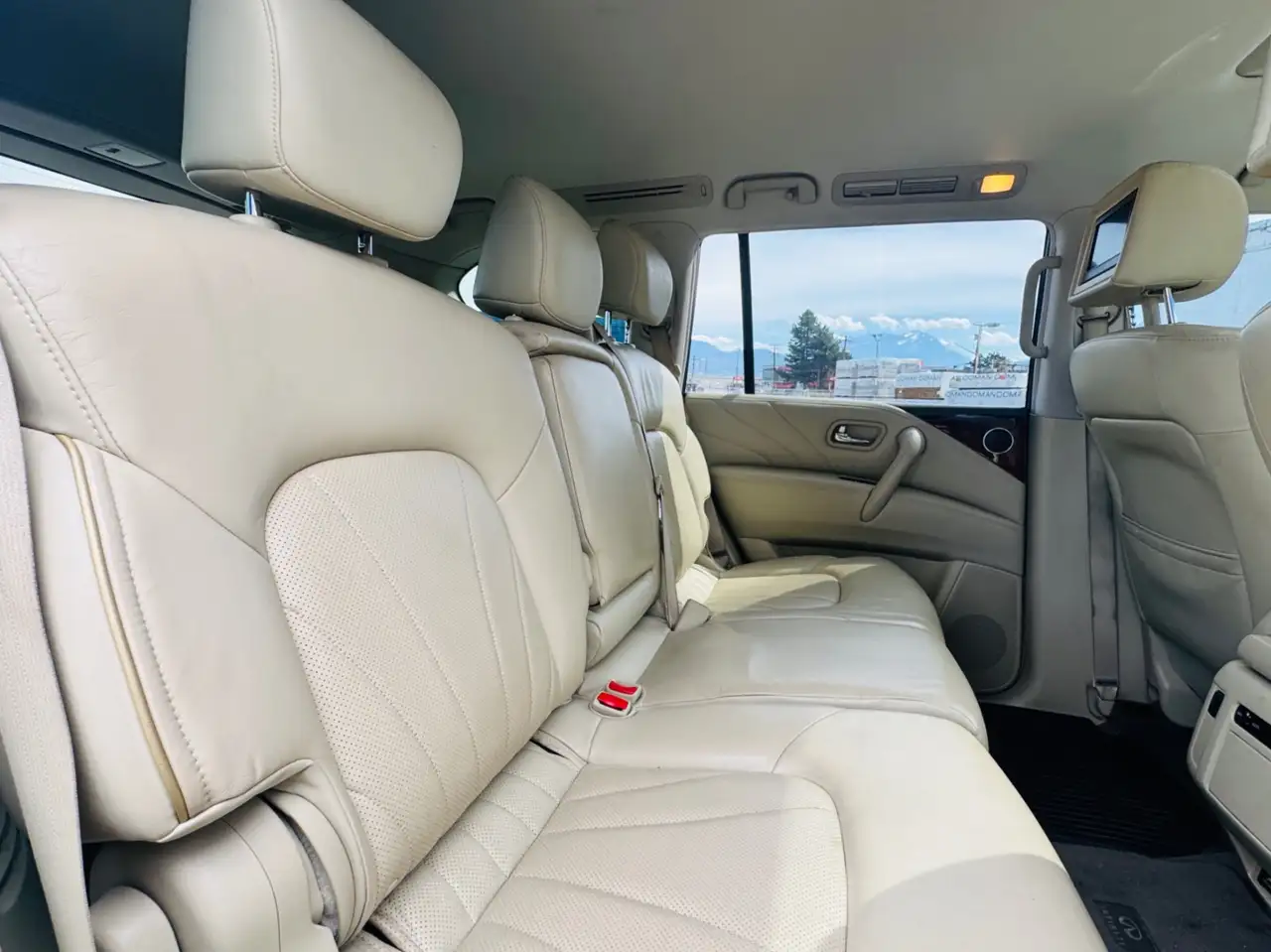 Infiniti QX80 снимка Infiniti QX80