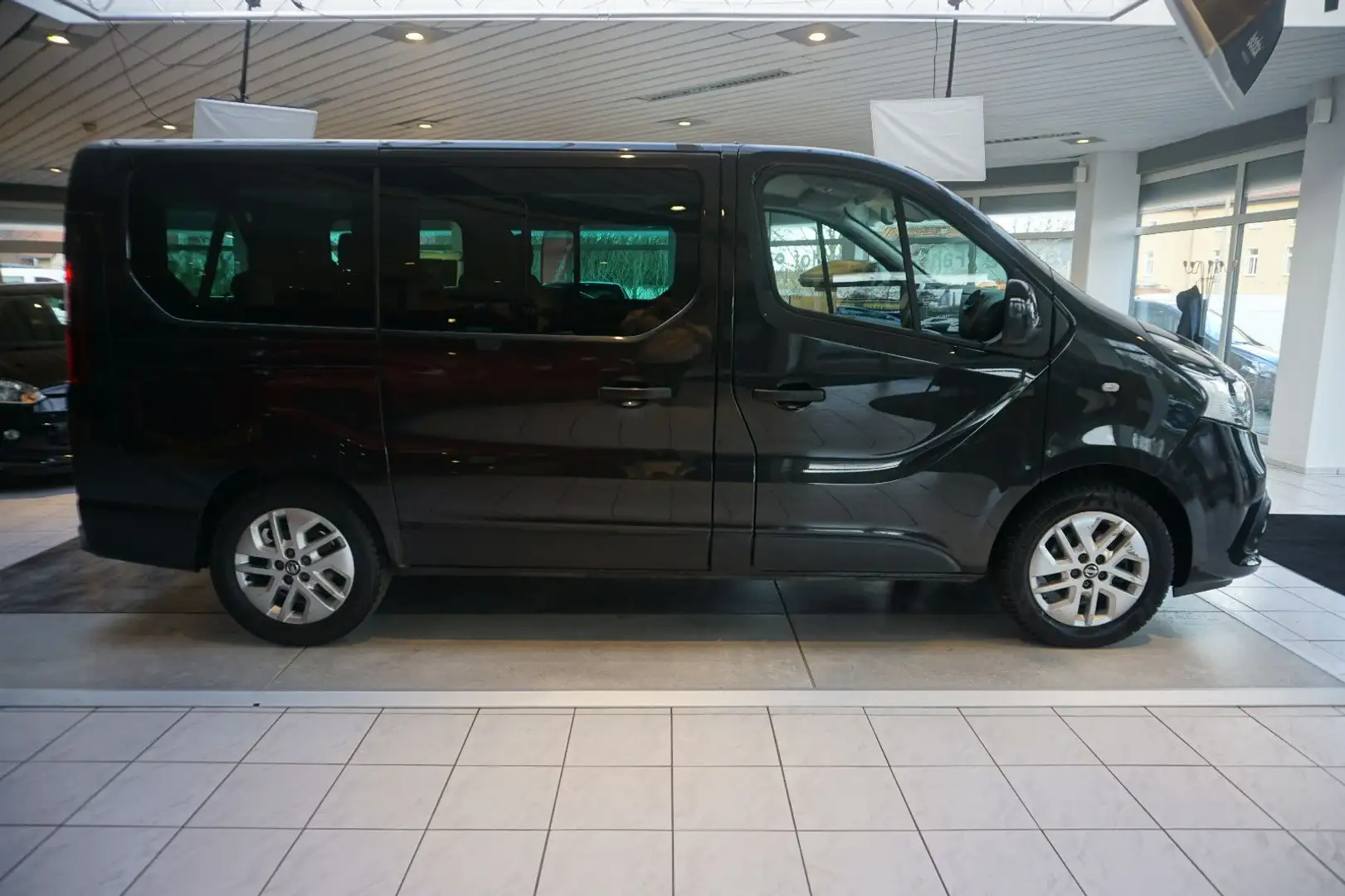 Nissan NV300 Premium 8-SITZER, NAVI, KLIMA, SITZHEIZUNG Noir - 2