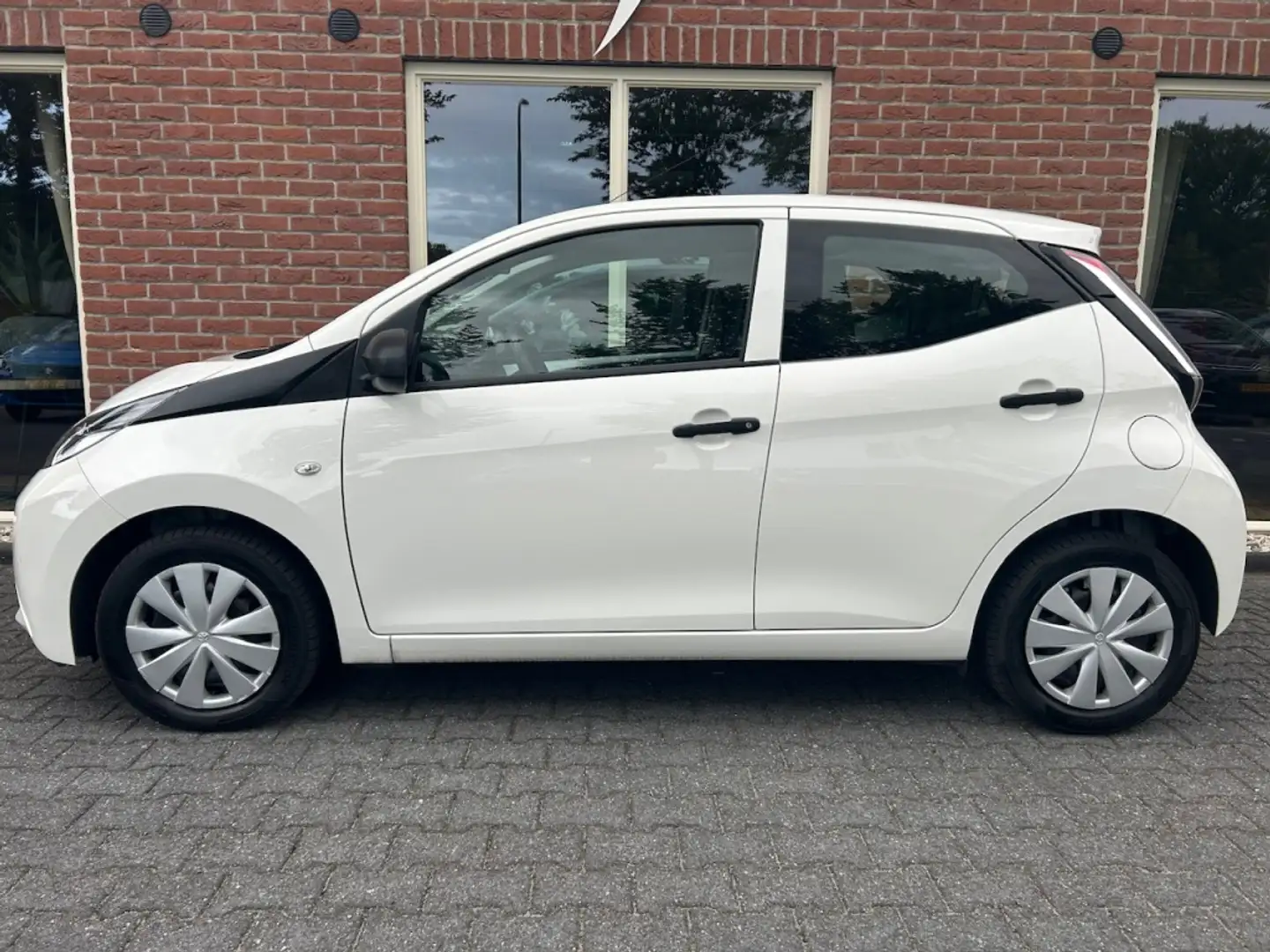 Toyota Aygo 1.0 VVT-i x-fun KOUDE AIRCO / LED / CV+AB / RIJKLA Blanc - 2