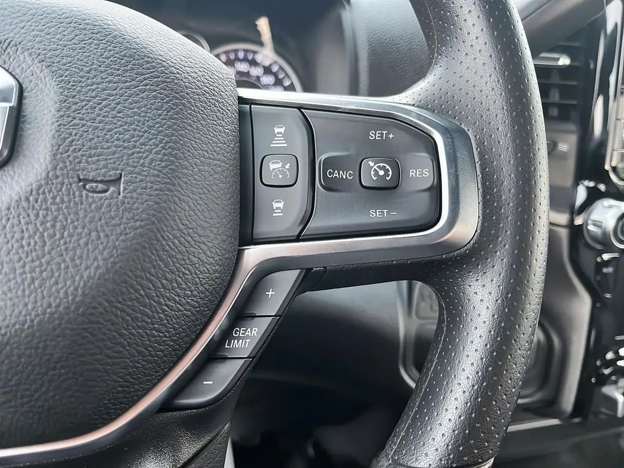 RAM 2500 снимка RAM 2500