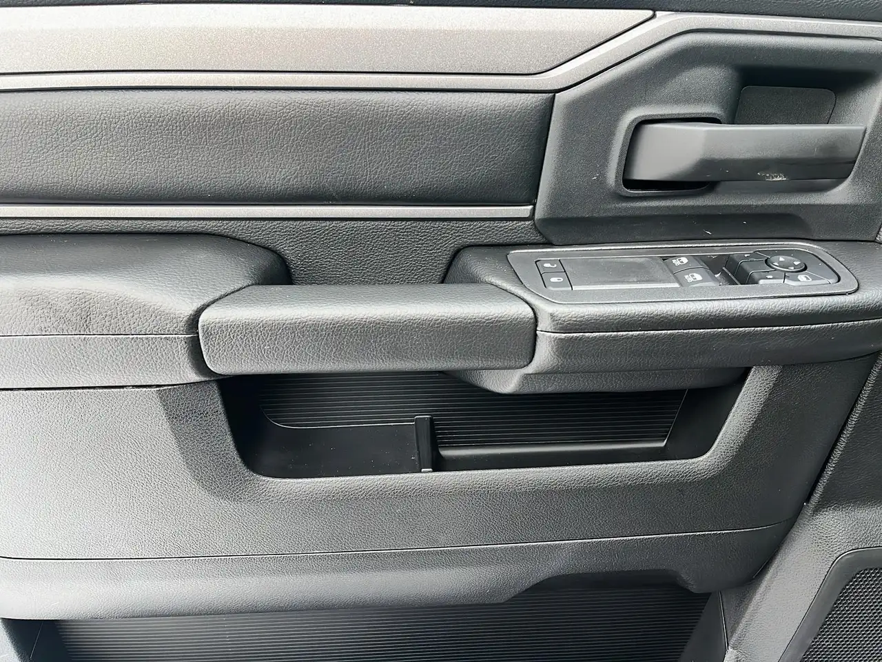 RAM 2500 снимка RAM 2500