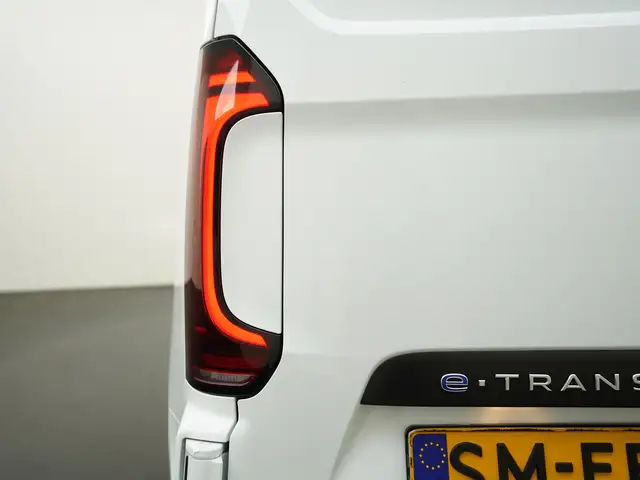 Volkswagen Transporter view 24