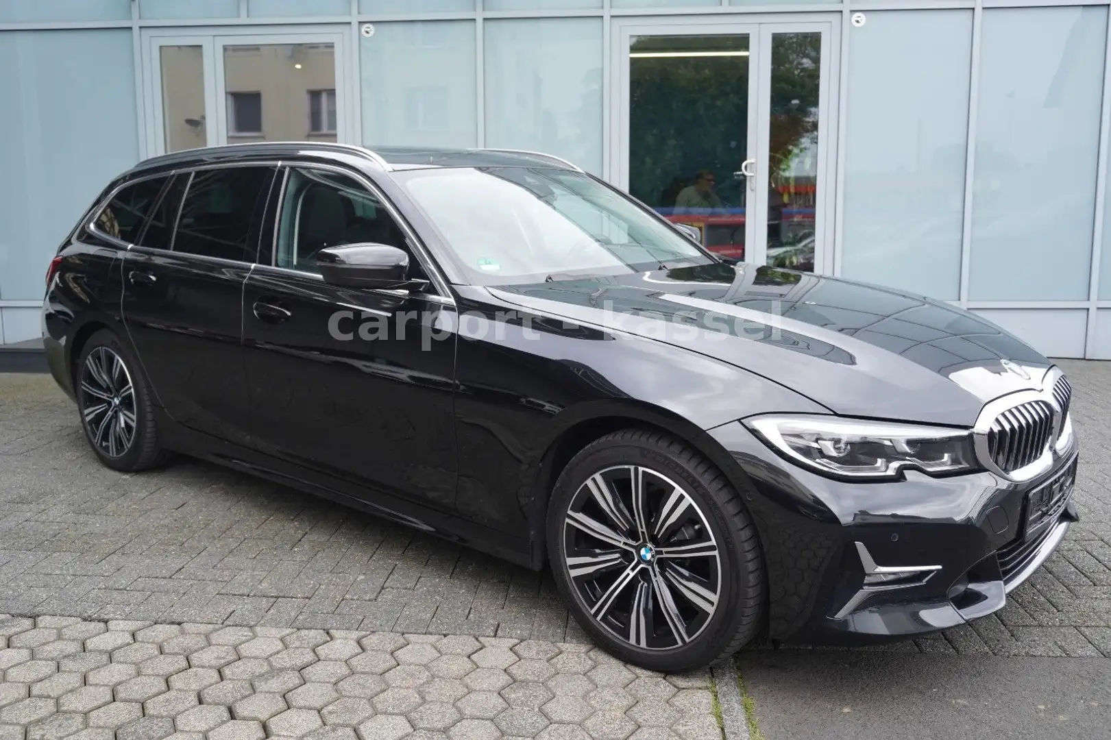 BMW 318 d Luxury Line Automatik/HuD/Pano/LED Schwarz - 1