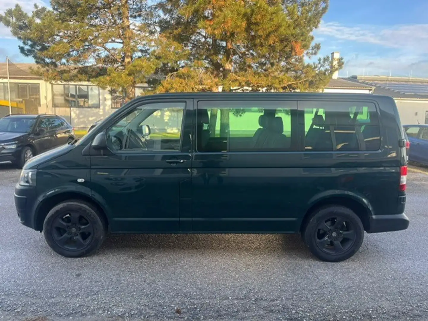 Volkswagen T5 2,0 TDI D-PF/9 Sitze/ Gepflegter Zustand Grün - 2