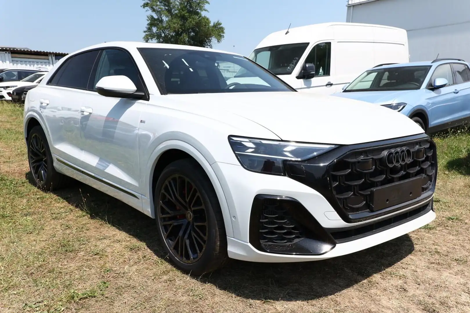 Audi Q8 S line 55 TFSI e 2xS 22Z Laser Pano Tour HUD 29... Weiß - 2
