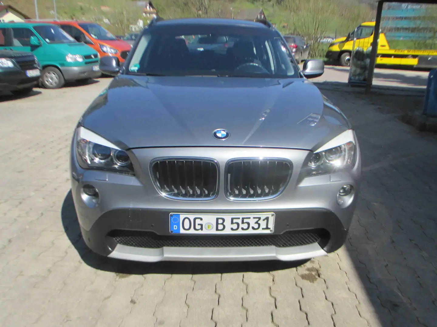 BMW X1 20 d xDrive AHK Grau - 2