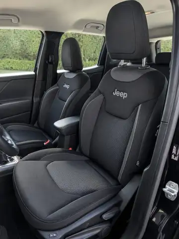Jeep Renegade view 9