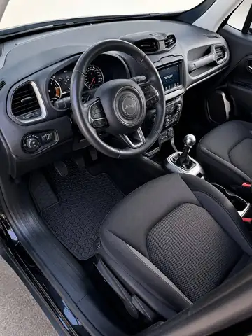 Jeep Renegade view 8