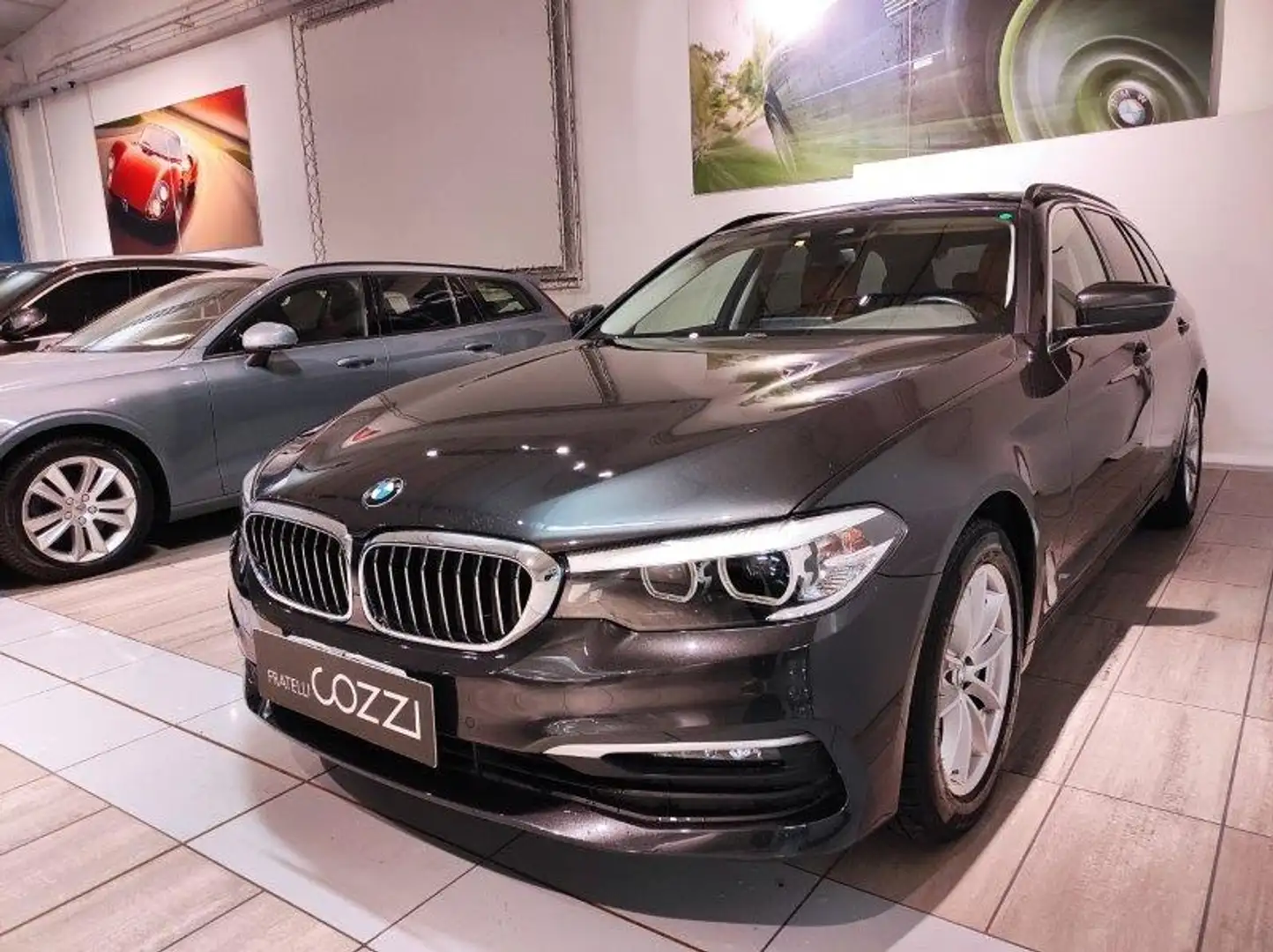 BMW 530 - 530d xDrive Touring Business Grigio - 2