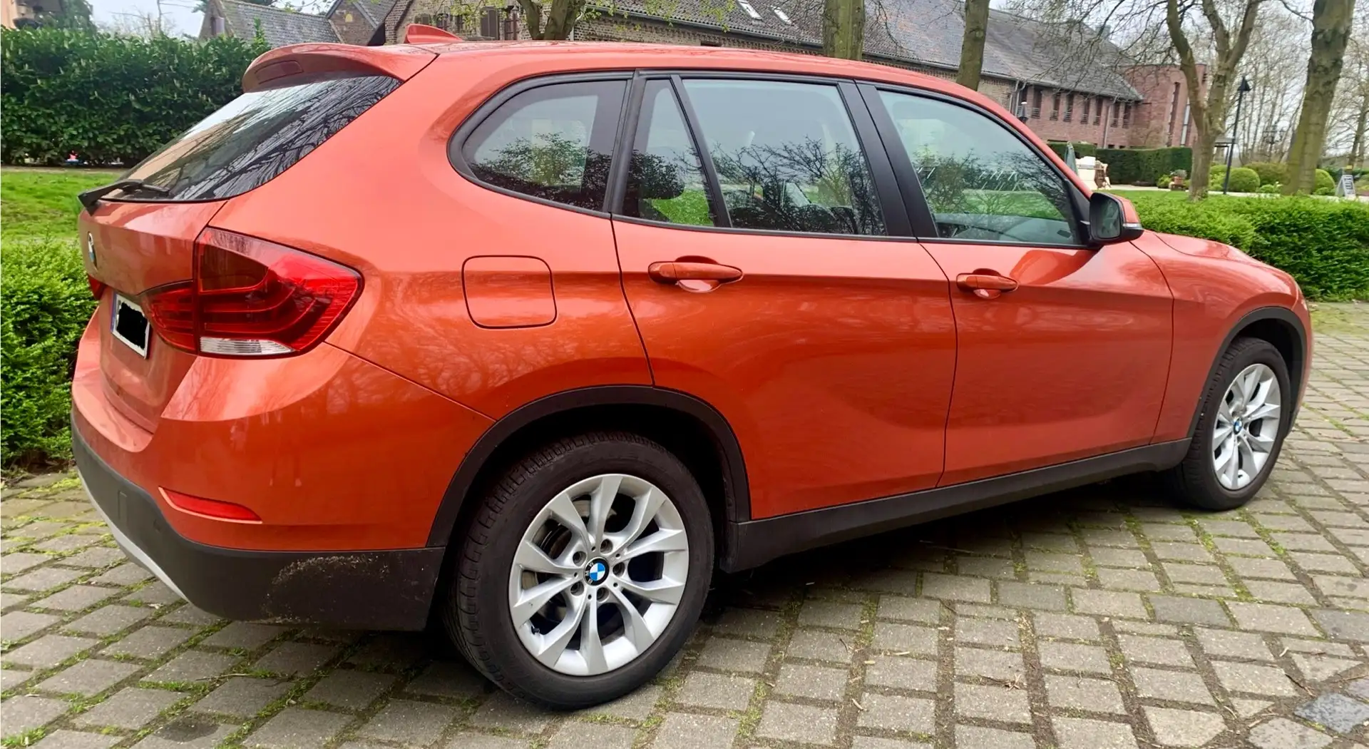 BMW X1 18d sDrive Facelift! Navi, Panorama, AHK, uvm. Orange - 2