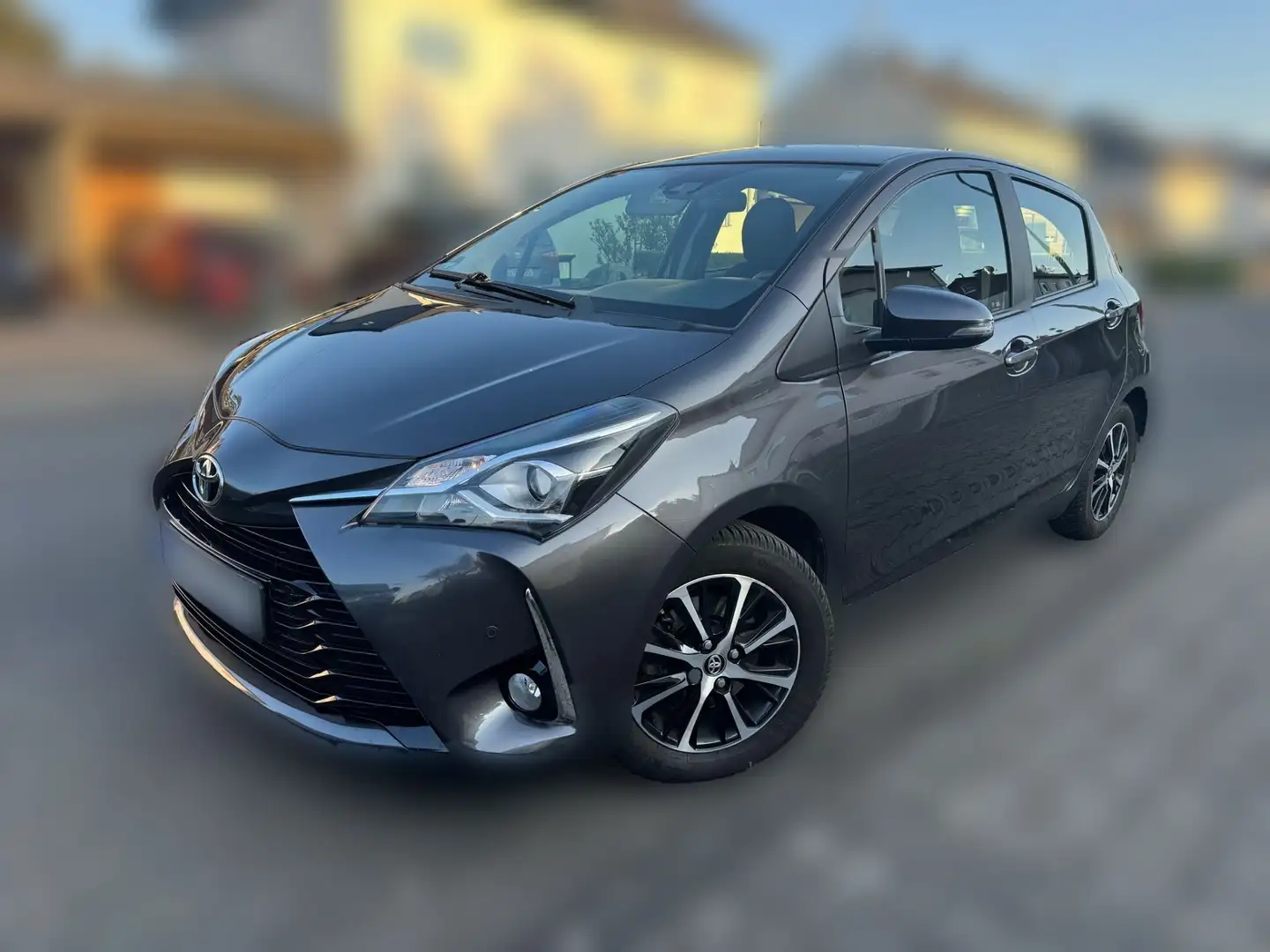 Toyota Yaris Toyota Yaris 1.5 l Comfort | 82 kW | Navi | Kamera Grau - 1