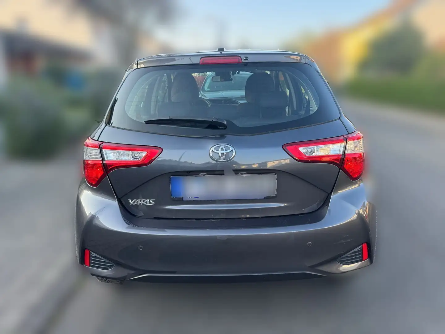 Toyota Yaris Toyota Yaris 1.5 l Comfort | 82 kW | Navi | Kamera Grau - 2