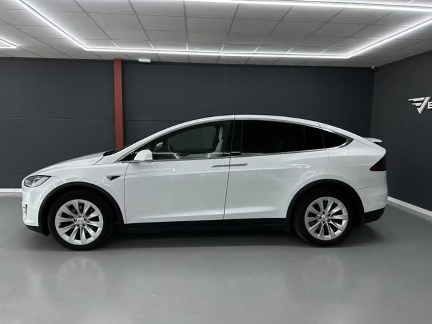Tesla Model X Dual Motor Standard Range 6 plazas Blanco - 2