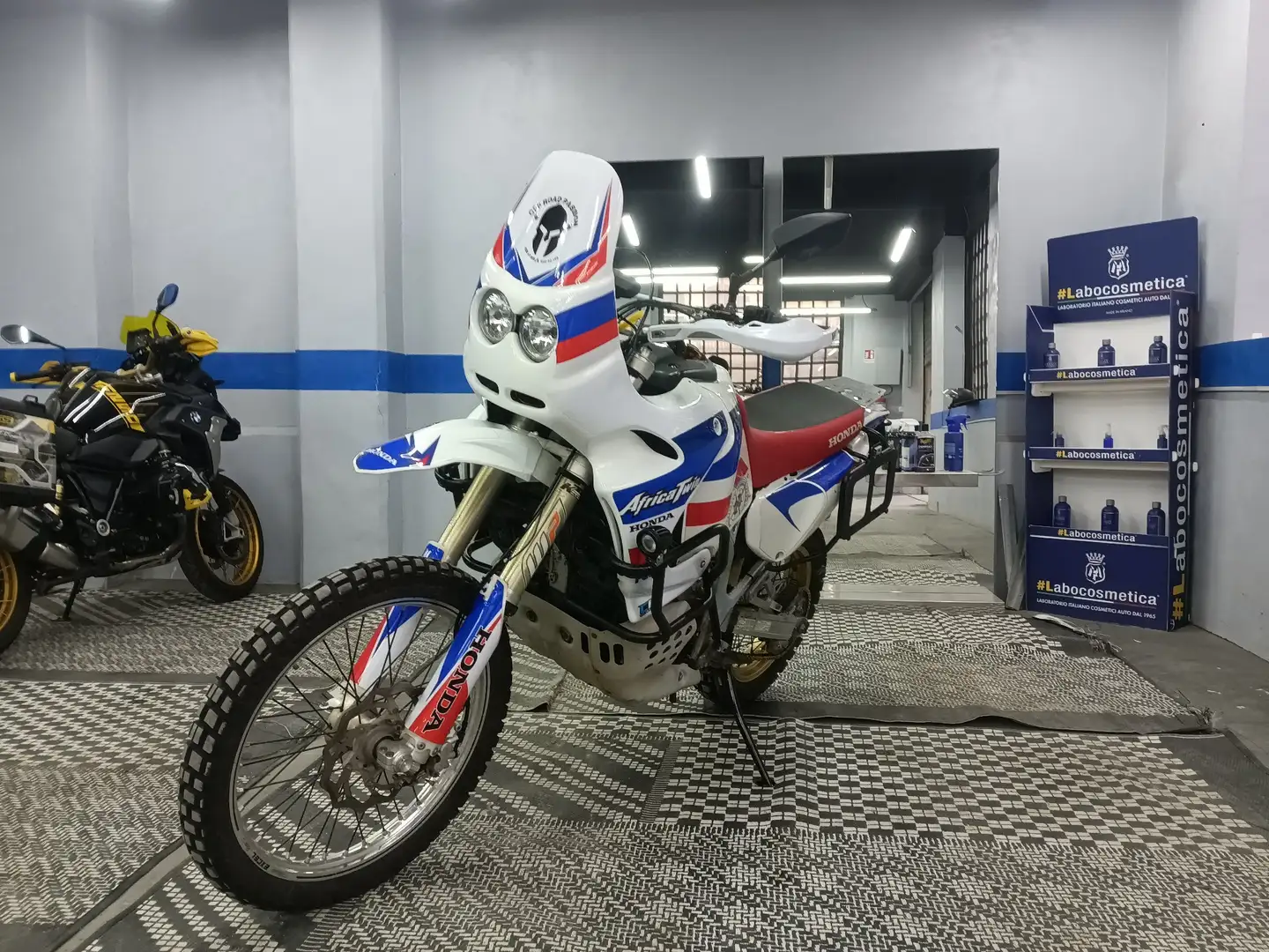 Honda XRV 750 Alb - 2