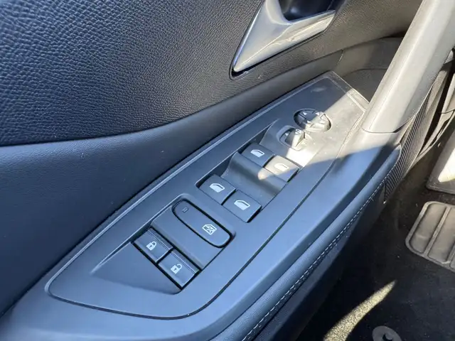 Peugeot 308 view 11