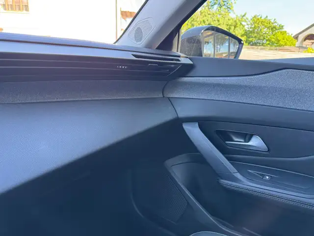 Peugeot 308 view 18