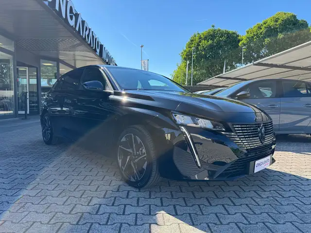 Peugeot 308 view 4