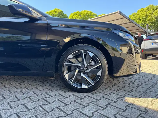 Peugeot 308 view 9