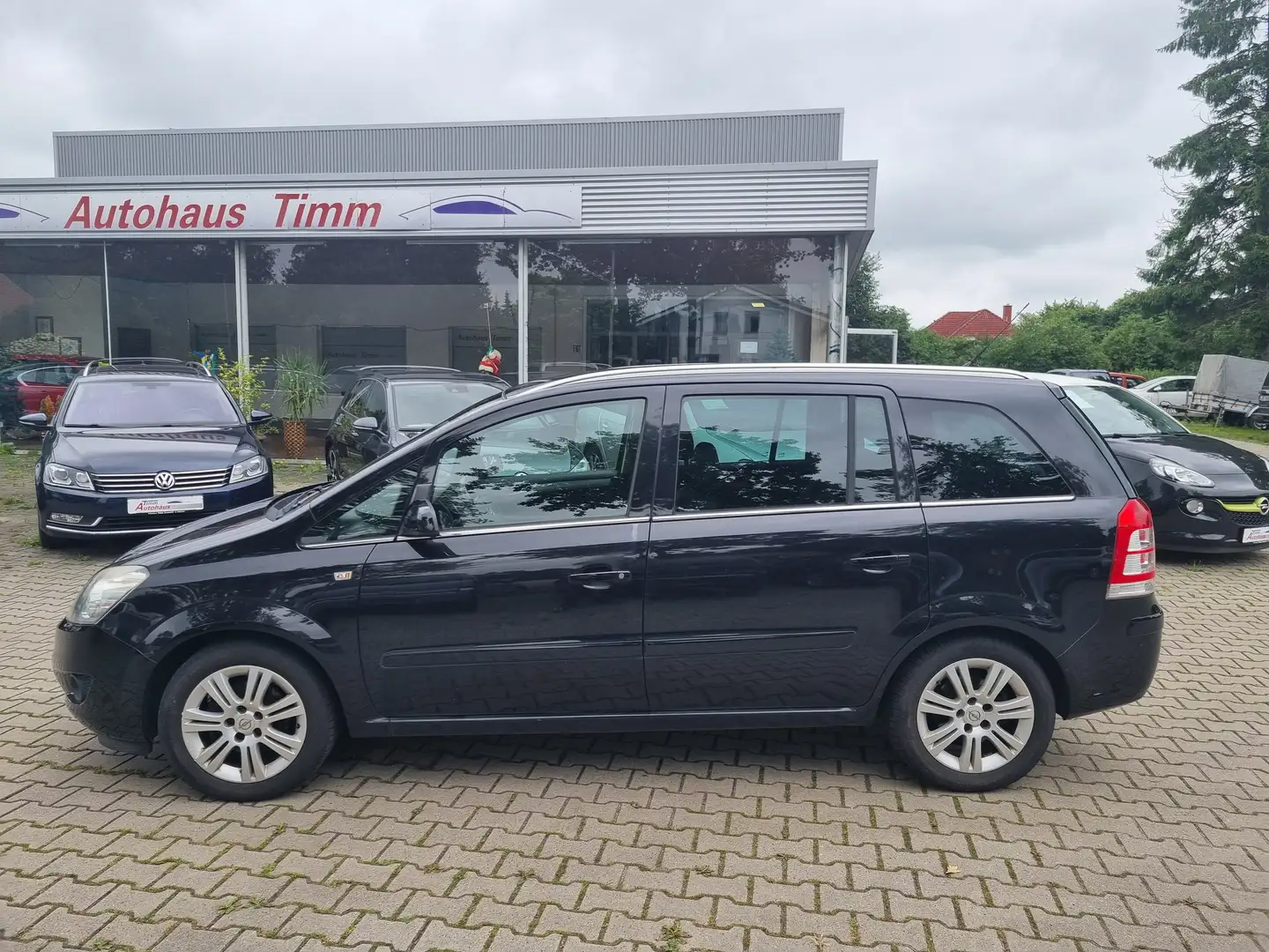 Opel Zafira 1.6 Innovation 110 Jahre aus 1HD. Black - 2