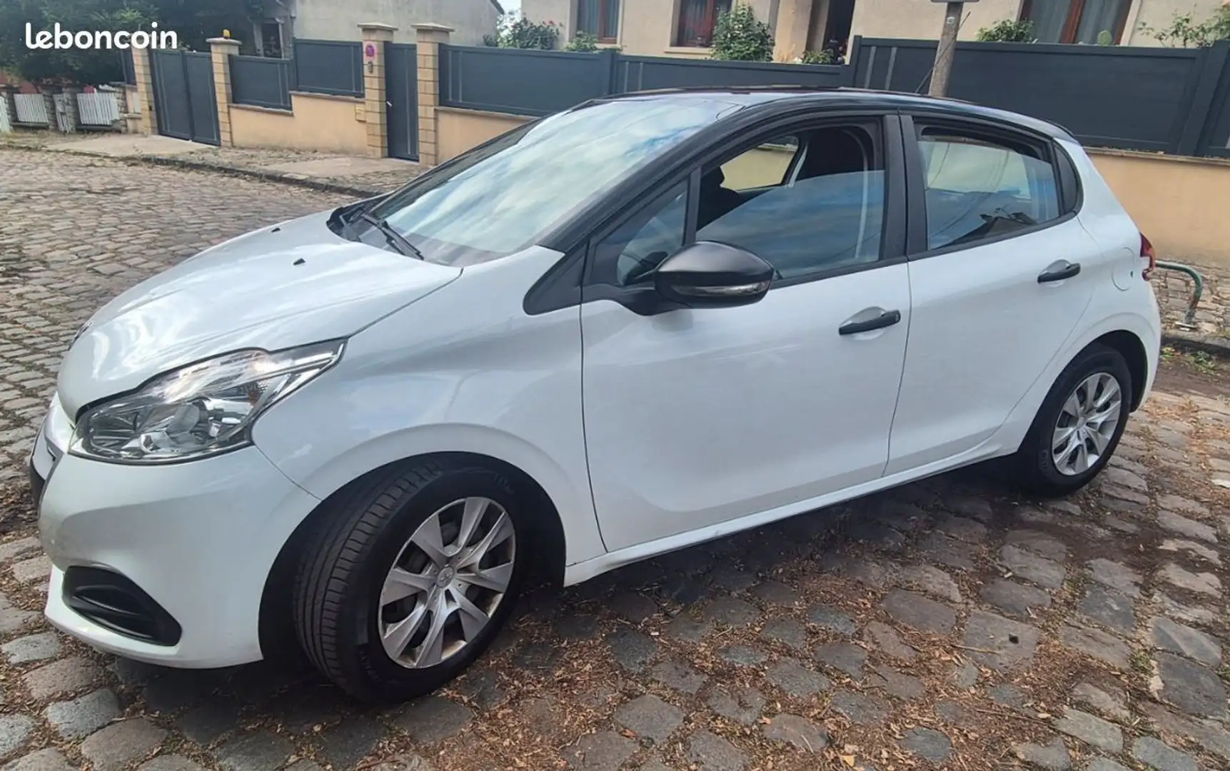 Peugeot 208 1.6 hdi 5 place Blanc - 2