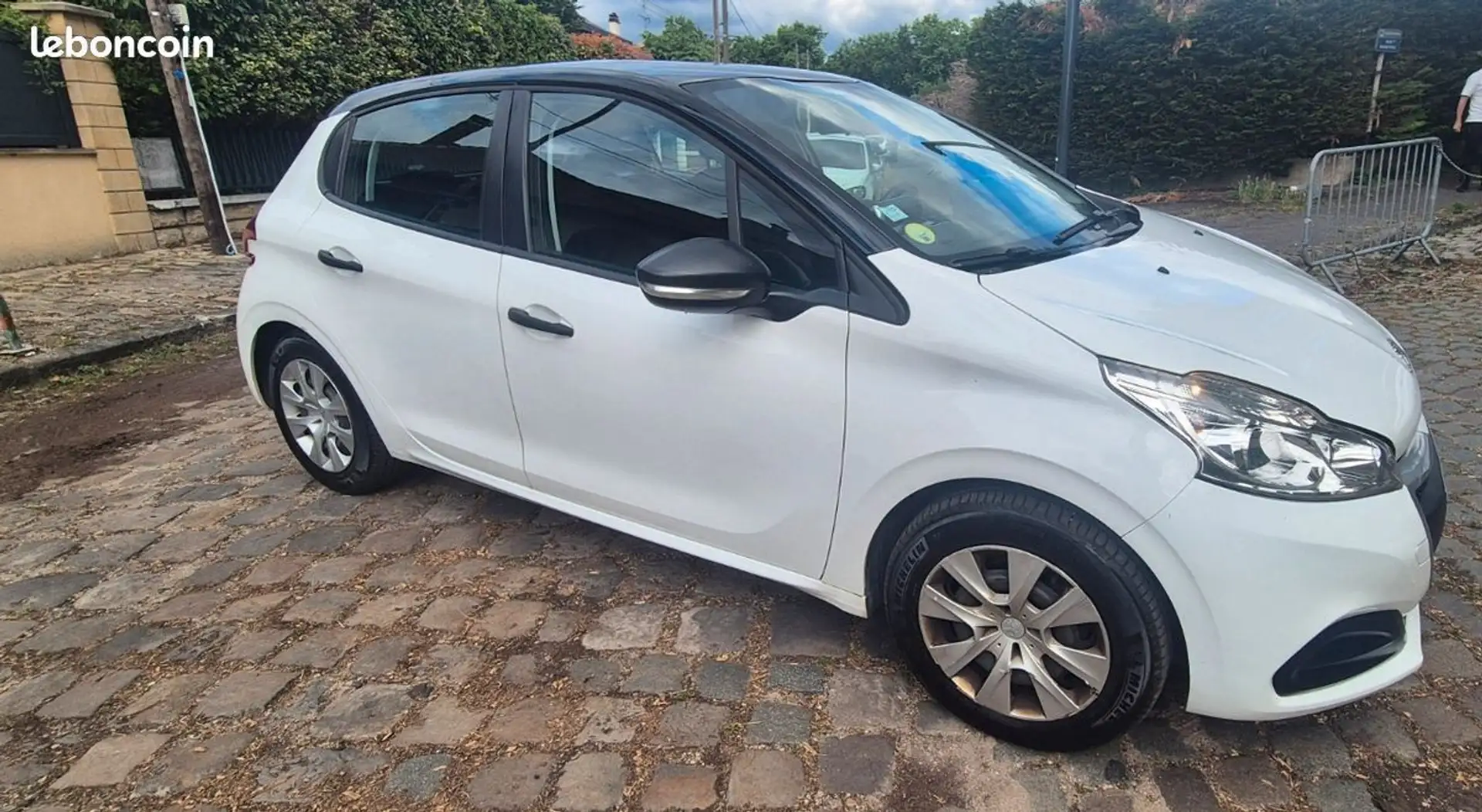 Peugeot 208 1.6 hdi 5 place Blanc - 1