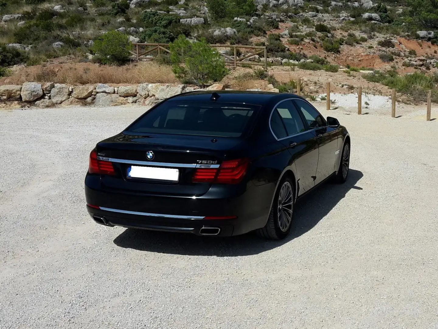 BMW 750 750d xDrive Nieuwe motor & 3 turbo's Zwart - 2